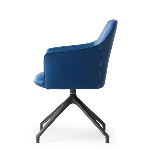 Leolux Stuhl Mara mit Gestell Cruz, mittelblauer Stoffbezug