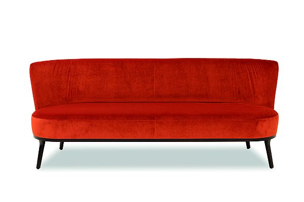Sofa Polo Cocktail der Bielefelder Werkstätten in gerader Version mit rot-orangenem Velours