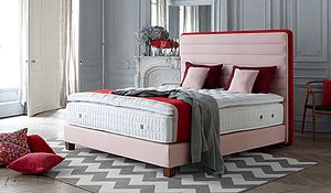 Treca Interiors Boxspring Bett mit Kopfteil Lounge in rose und rot Stoffbezug
