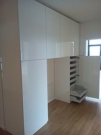 Schrank mit Innenschubladen