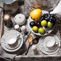 Gmundner Keramik Graugeflammt: Frühstückstisch mit Eierbechern, Zuckerdose, Müslischale und Gedecken