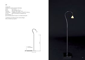 Leseleuchte Lin von VS Manufaktur mit schwarzem Hintergrund