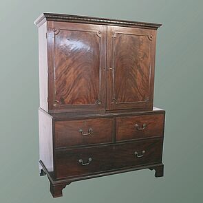 Antiker Mahagoni-Schrank