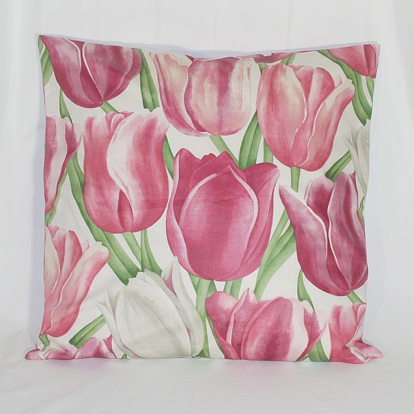 Zierkissen mit Tulpen-Motiv in rose-violett Farben