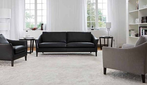 BW Saloni Sofa in schwarzem Leder und Sessel in braunem Stoff