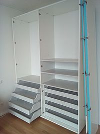 Kleiderschrank Innenansicht