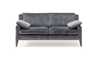 Werther Sofa Skagen in grauem Velours mit zwei Armlehnkissen