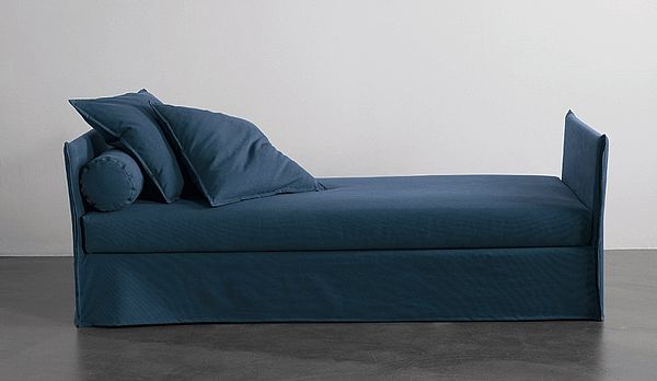 Meridiani Bettsofa Fox Dormeuse mit Kopf- und Fußteil in dunkelblau