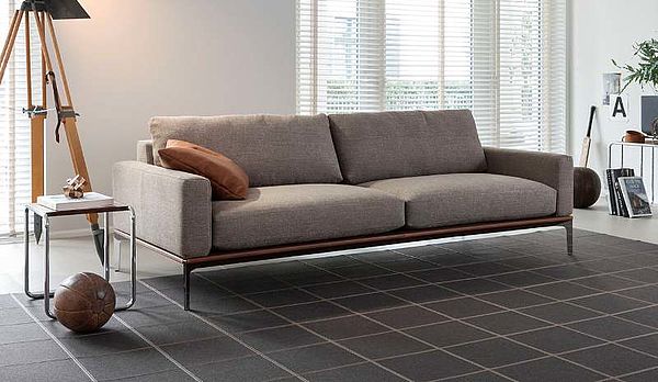 BW Sofa Spirit zweisitzig in braunem Stoff mit Chromfüßen