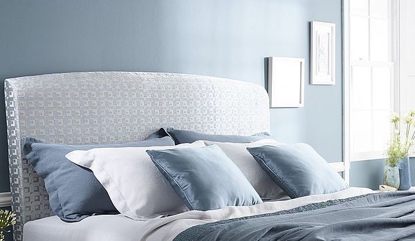 VISPRING Boxspringbett mit blauem Bezug und Kopfteil