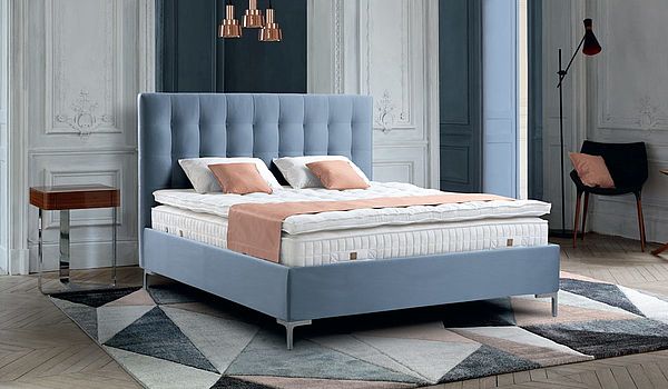 Boxspringbett von Treca Paris mit Kopfteil Colette in bleu