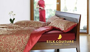 Bettwaren aus Seide von HZ silk couture in rot