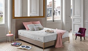 Boxspringbett von Treca Paris mit Kopfteil Victoire in beige