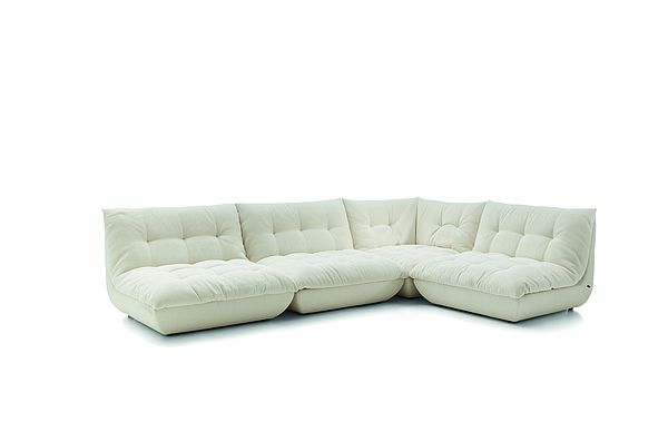 Soulmate als Ecksofa von ipdesign in hellem Bezug