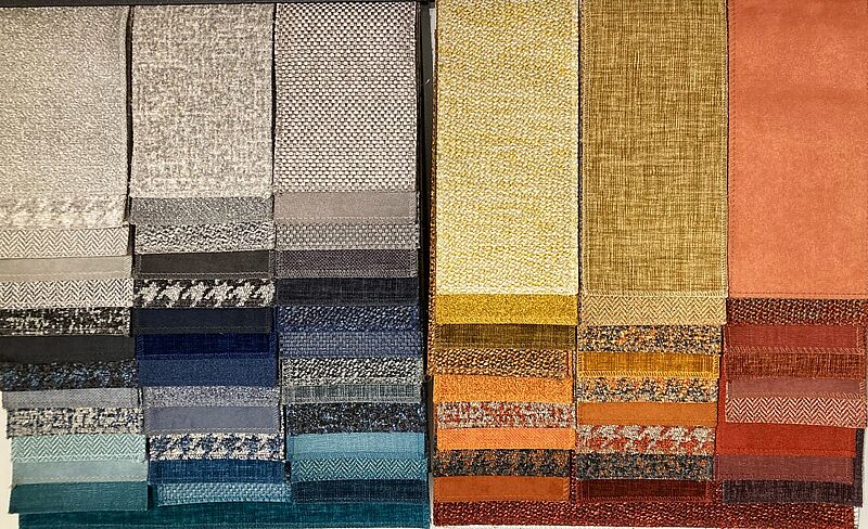 Stoffmuster in den Farben blau, rot und braun zur Aktion Inspiration von den Bielefelder Werkstätten 