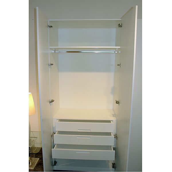 Kleiderschrank Innenewinteilung Sonderpreis 