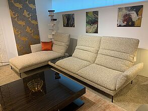 Heaven von den Bielefelder Werkstätten als Sofakombination mit Sitzelement und Longchair zum Sonderpreis 